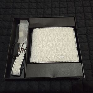 Michael Kors Black and White Wallet And Key Chain